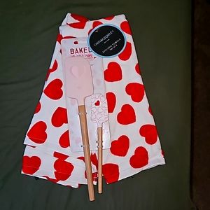 Valentine's Day kitchen towel and spatula set ❤️